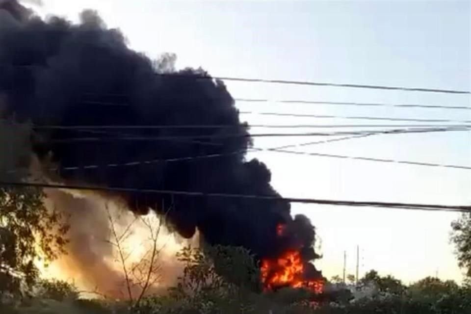 El siniestro se reportó a las 19:20 horas en un predio de la Avenida Carlos Salinas de Gortari y Ojo de Agua, en la zona industrial.