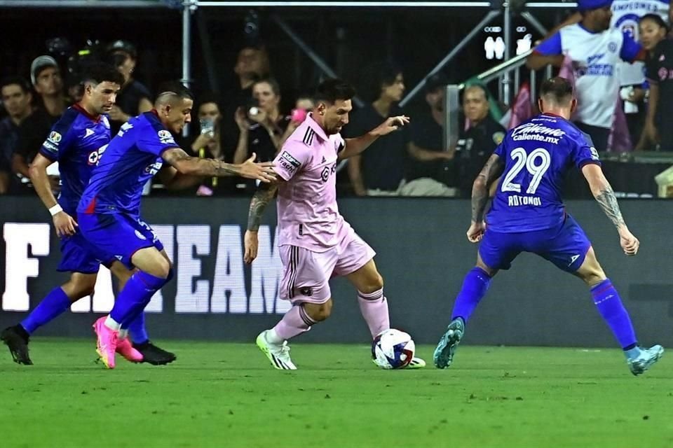 En el tiempo que estuvo en la cancha, Messi generó varias jugadas de gol.
