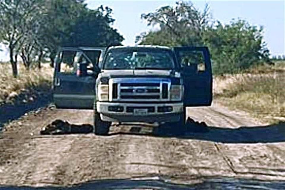 Marinos repelieron agresiones en la zona rural de San Fernando, Tamaulipas, donde abatieron a 10 sicarios y aseguraron vehículos.
