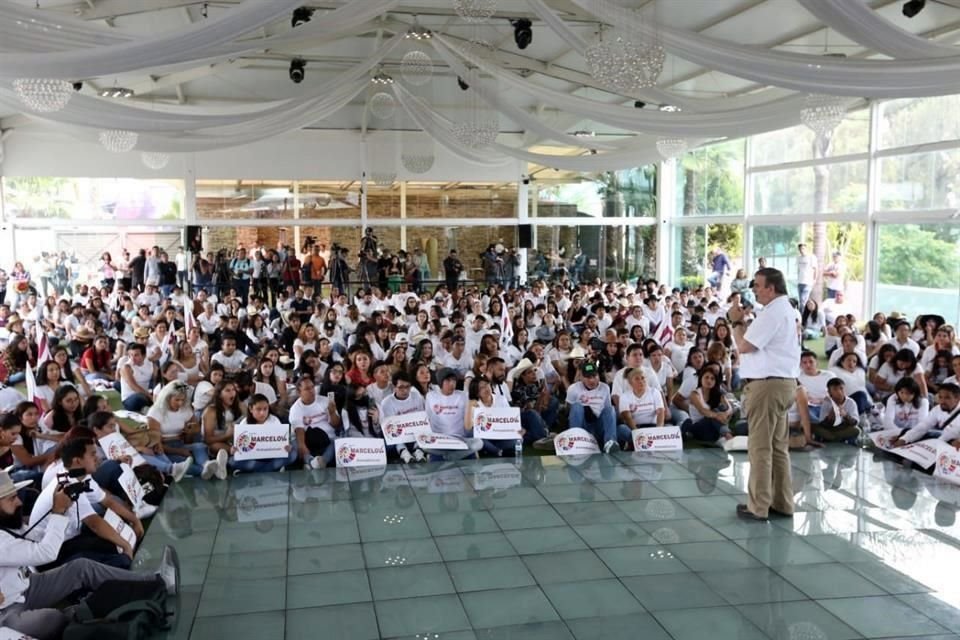 Ebrard encabezó una asamblea informativa con jóvenes en Naucalpan, Estado de México.