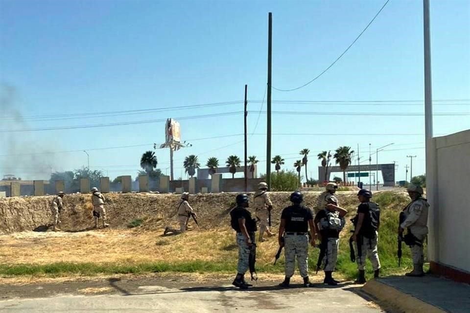 Hombres armados en al menos una camioneta disparan contra el Cuartel de la Guardia Nacional, cerca del Puente Colombia.