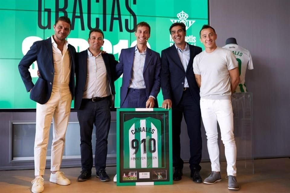 Sergio Canales se despidió del Betis y sus ex compañeros.