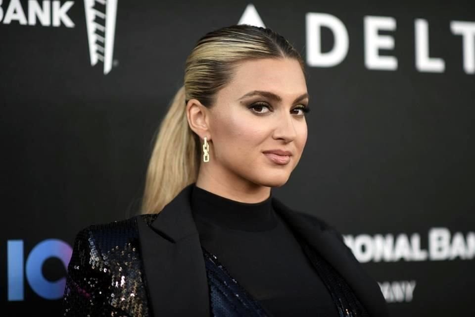 La cantante californiana Tori Kelly, ganadora de dos Grammys, fue hospitalizada de emergencia por coágulos en sus piernas y pulmones.