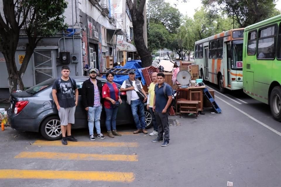 La familia permanece viviendo en un automóvil desde hace 12 días.