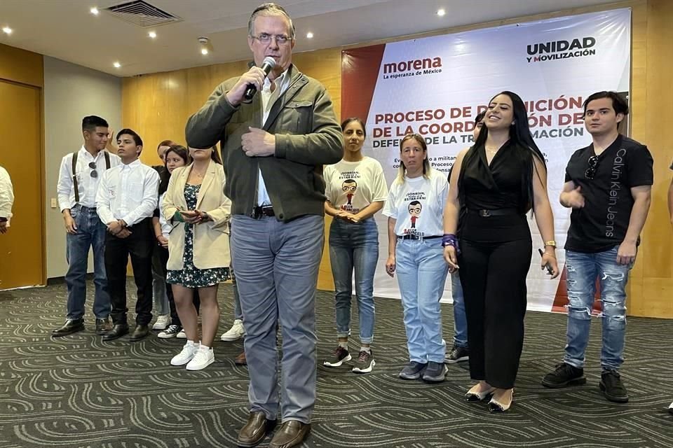 El ex Canciller Marcelo Ebrard sostiene una gira por la Comarca Lagunera, en la búsqueda de apoyos para su campaña.