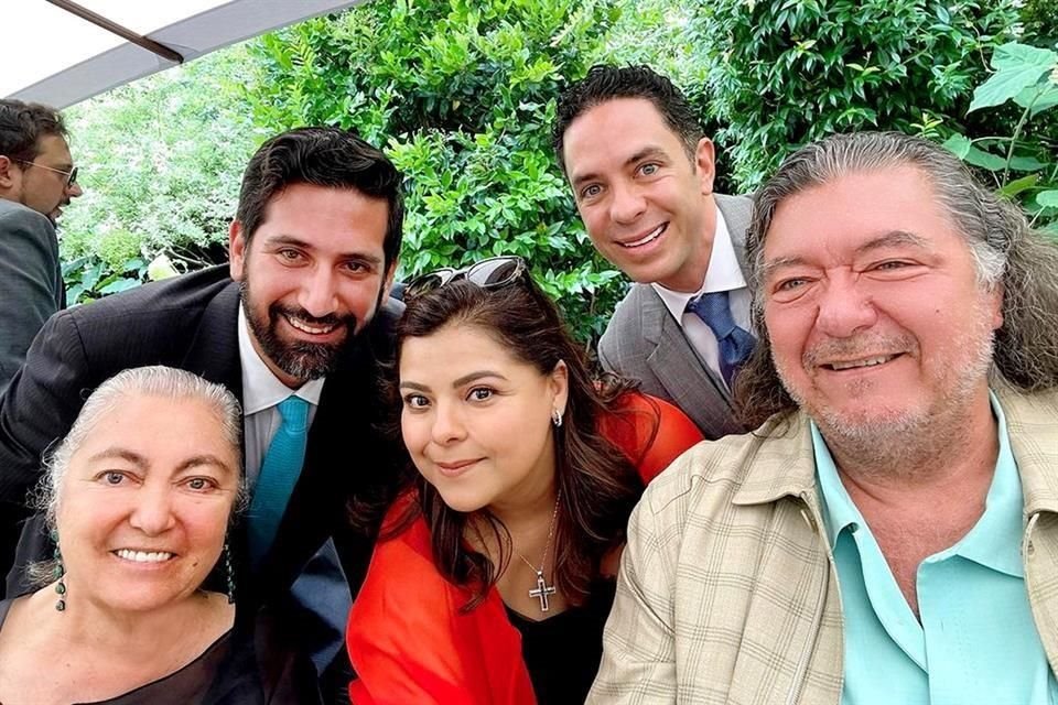 Yvonne Hank, Juan Carlos Hank, Giselle Pérezblas, Jorge Alberto Hank y Jorge Hank Rhon, papá de la novia