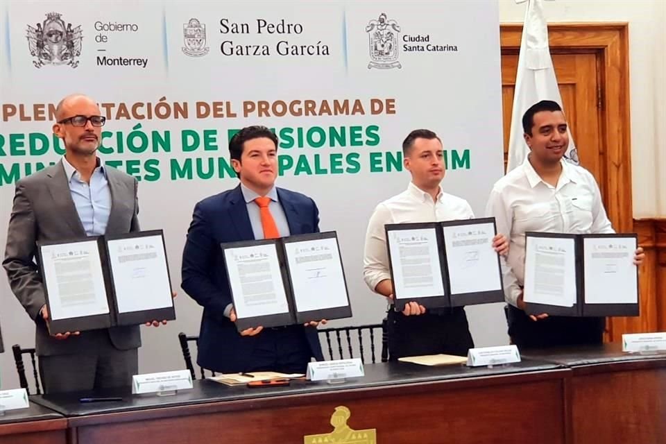 Miguel Treviño, Samuel García, Luis Donaldo Colosio y Jesús Nava firmaron el convenio en el Palacio de Gobierno.