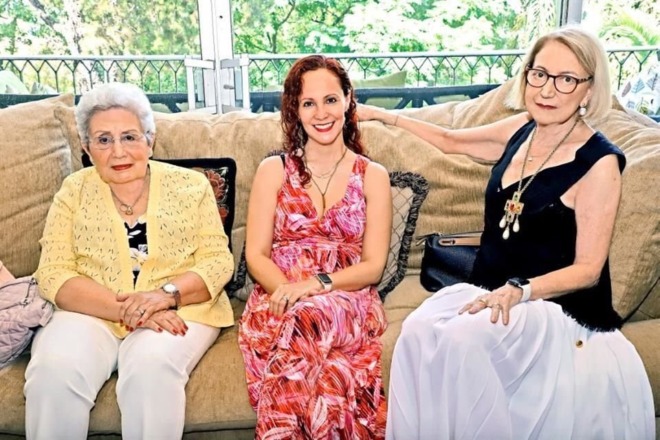 Carolina Flores de Rangel, Harriet Guajardo de Mendoza e Irma Braña