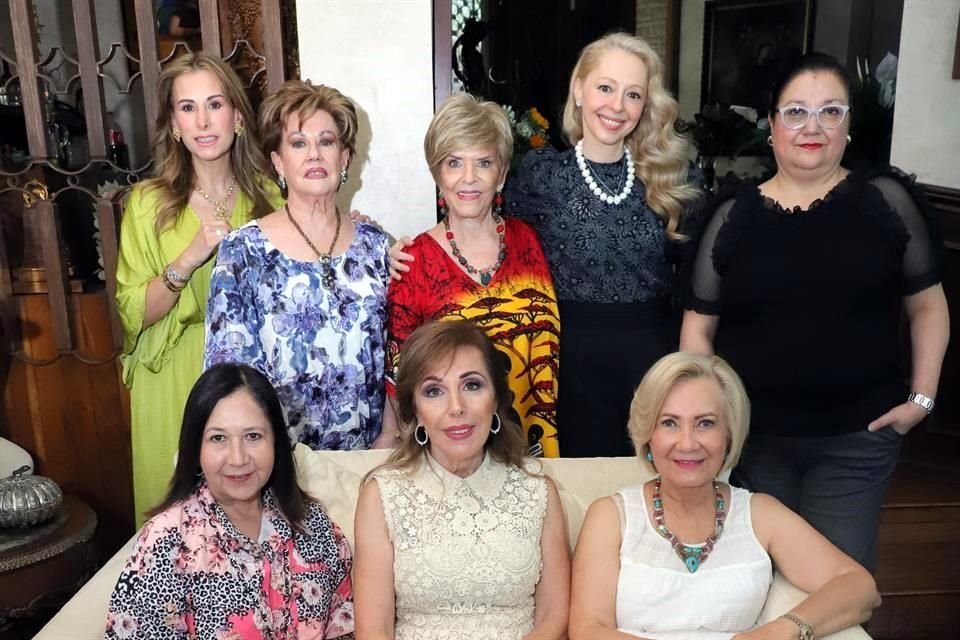 Graciela Tancredi, Graciela Flores de Tancredi, Rosy Cabrera, Nancy Guzman, Roberta Bremer de Calderon, Sara Cuellar de Rivero, María Esther Assad de Bichara y Lupita Siller