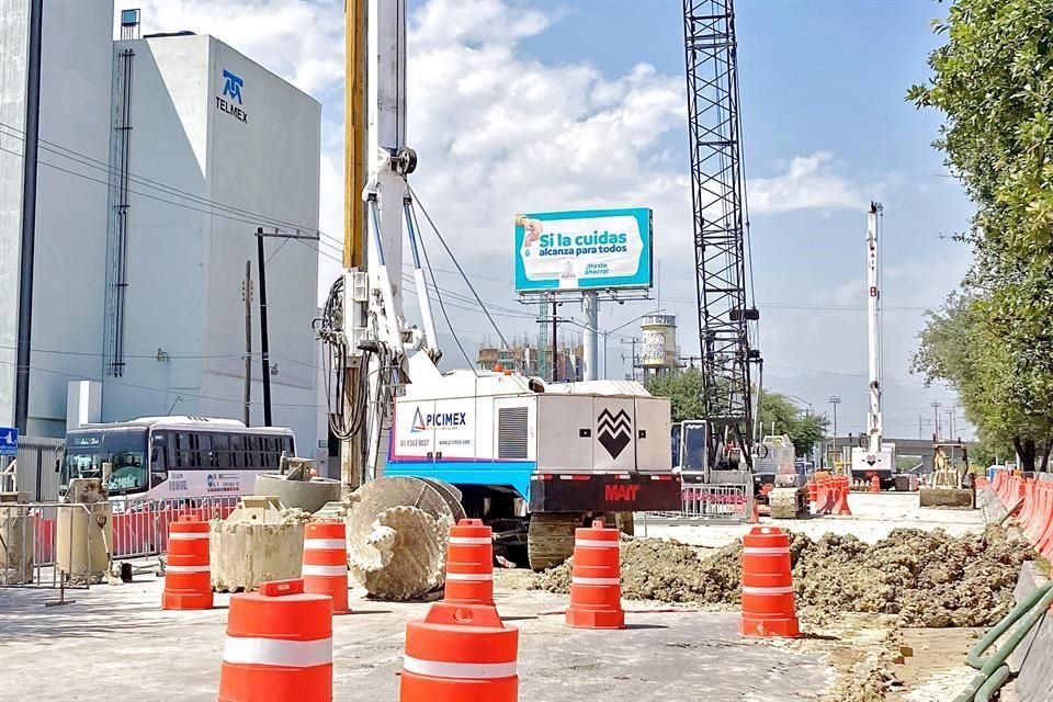 Las obras de la Línea 6 del Metro avanzan sobre Prolongación Madero.