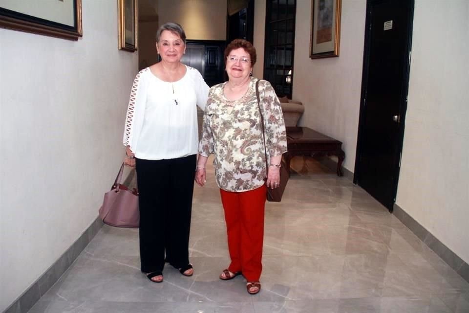 Martha Cavazos y María de la Luz Santos