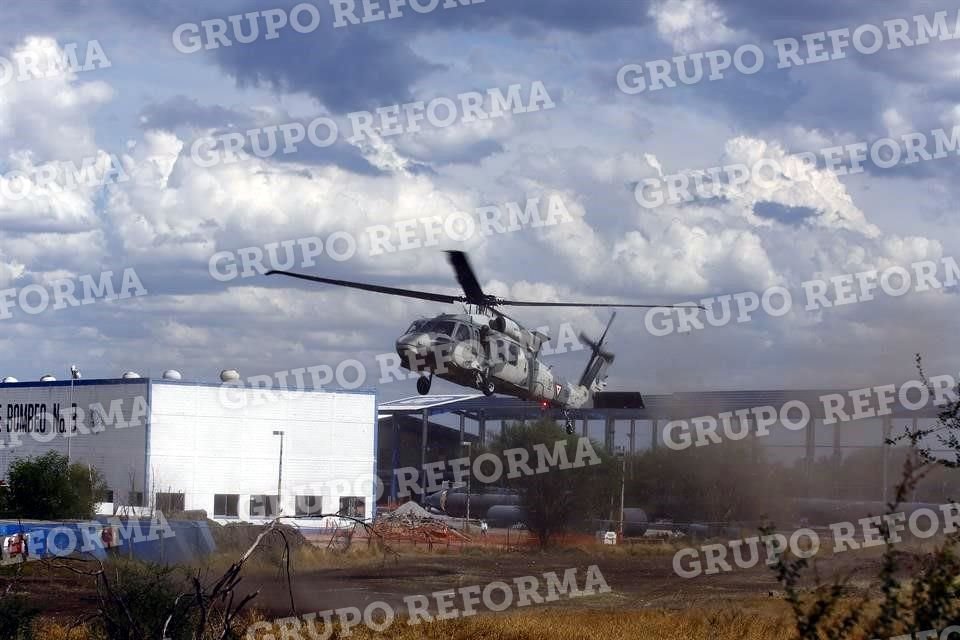 El Presidente llegó vía aérea a un helipuerto en la planta de bombeo número 3.