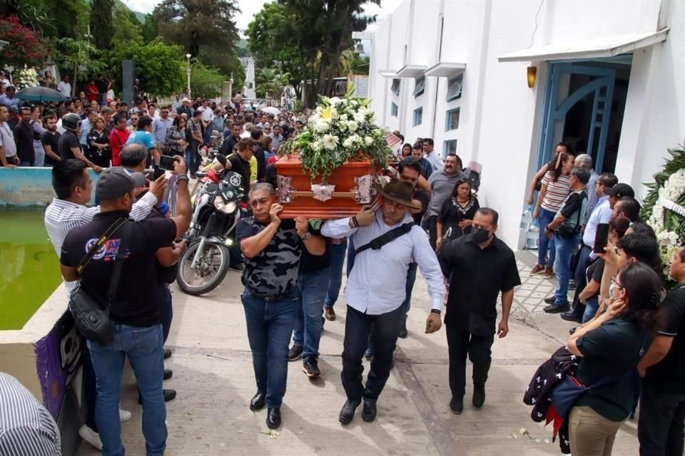 Aspecto del sepelio del empresario José Guadalupe Fuentes Brito en Chipancingo.