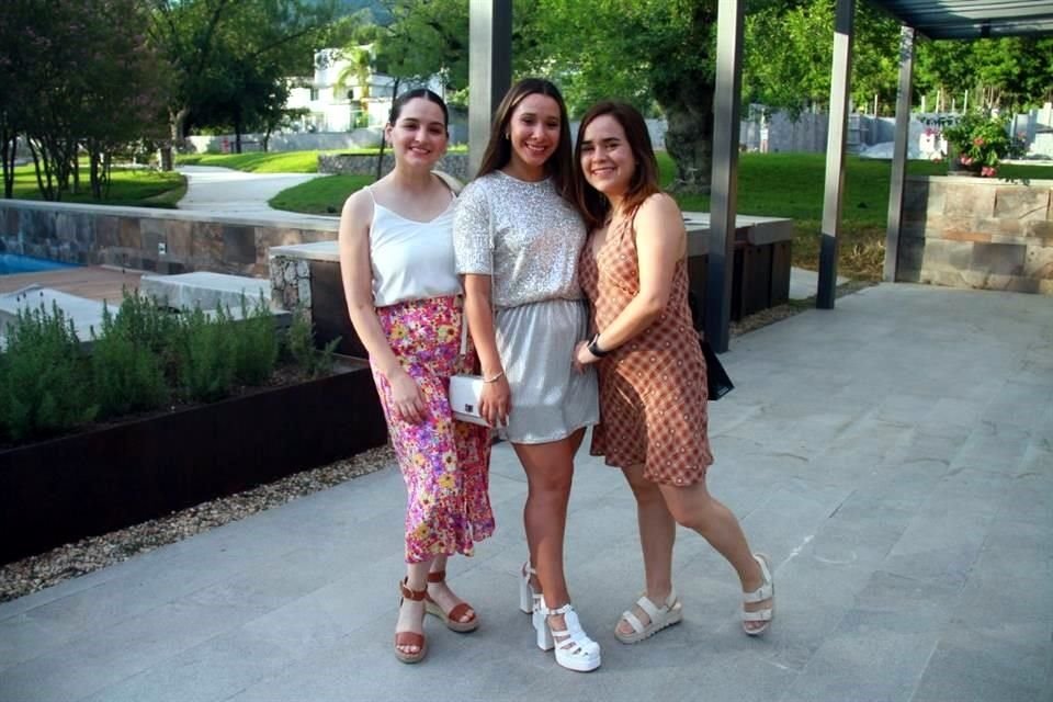 Gaby Quintanilla, Vivian Akena y Ale Cruz