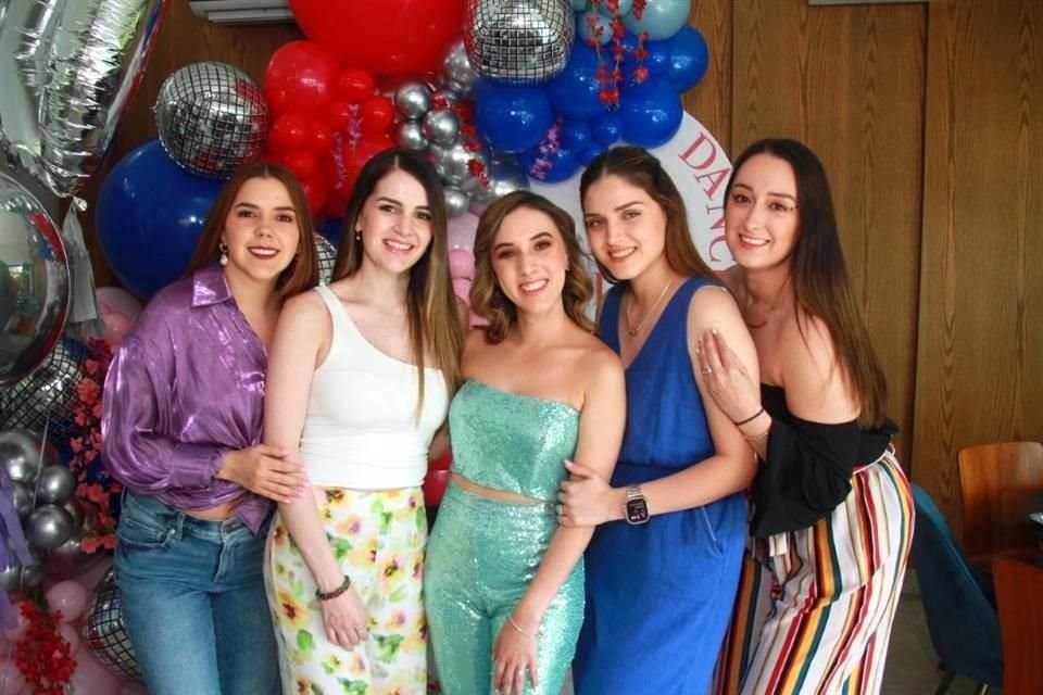 Valeria Marroquin, Cynthia Guzmán, Estefanía De León Martínez, Carolina Plata y Alejandra Cantú