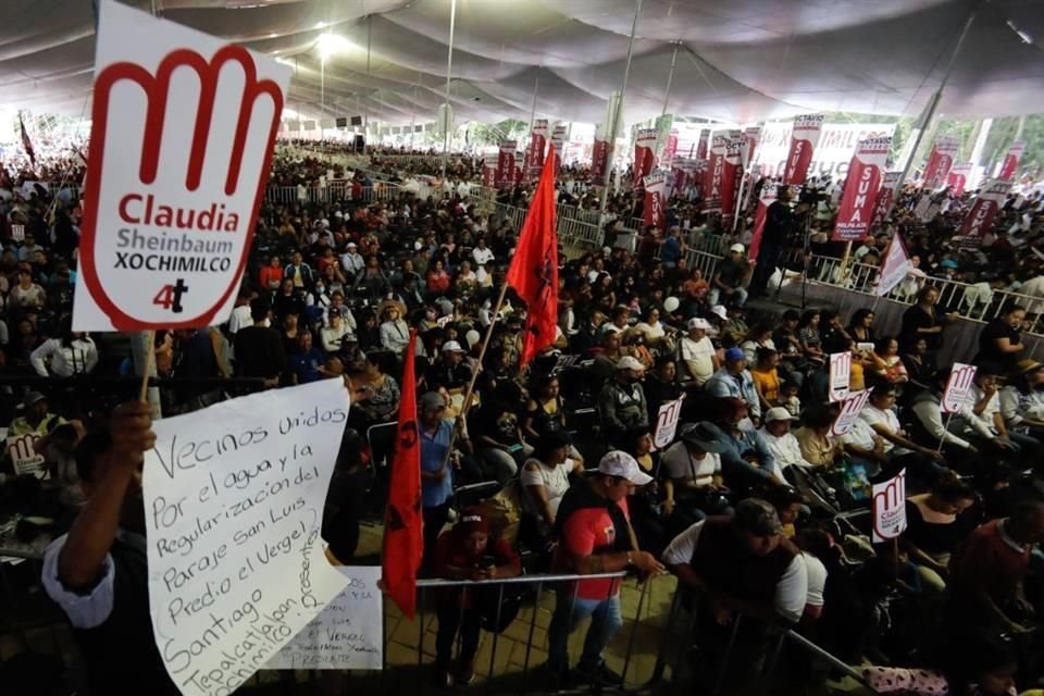 En el Deportivo Xochimilco, miles de simpatizantes fueron movilizados por organizaciones que simpatizan con la ex Jefa de Gobierno de la CDMX.