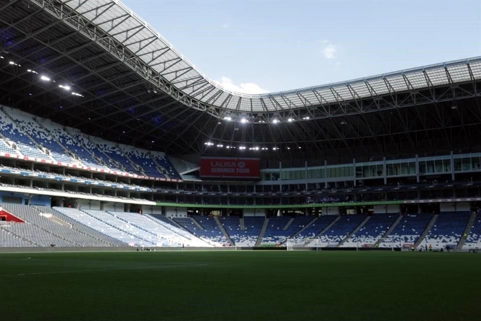 Afición regiomontana gozó en grande la fiesta que armaron Atlético de Madrid y Real Sociedad en Monterrey. Así se vivió el ambiente en el Gigante de Acero.