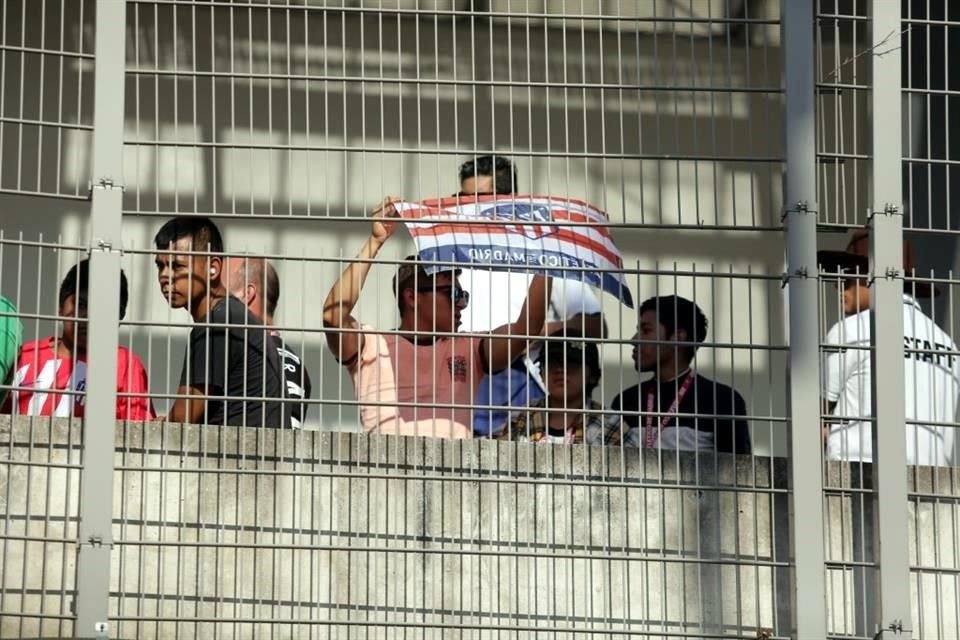 Afición regiomontana gozó en grande la fiesta que armaron Atlético de Madrid y Real Sociedad en Monterrey. Así se vivió el ambiente en el Gigante de Acero.