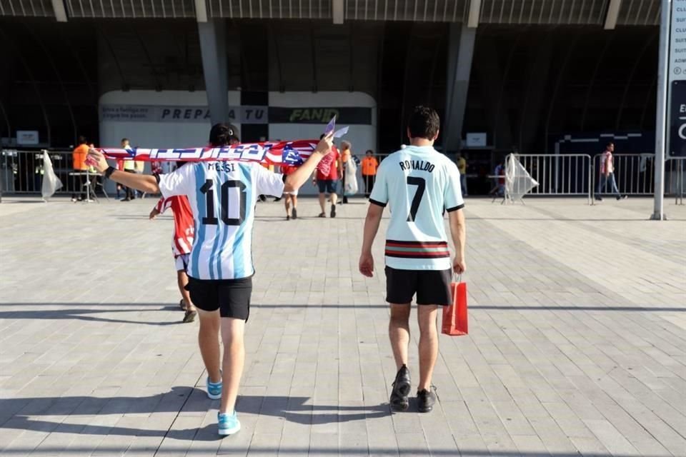 Afición regiomontana gozó en grande la fiesta que armaron Atlético de Madrid y Real Sociedad en Monterrey. Así se vivió el ambiente en el Gigante de Acero.