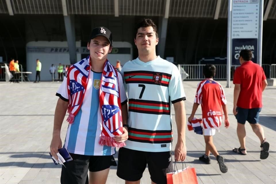 Afición regiomontana gozó en grande la fiesta que armaron Atlético de Madrid y Real Sociedad en Monterrey. Así se vivió el ambiente en el Gigante de Acero.