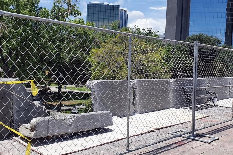 En los alrededores del Parque Hundido, ya arrancaron trabajos para sustituir los muros por barandales.<br>