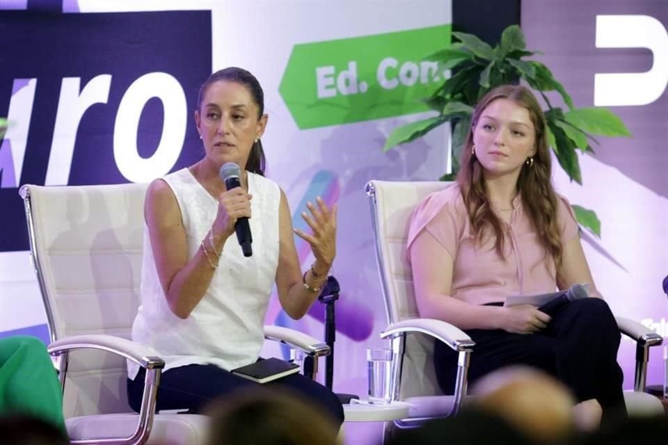 La aspirante presidencial Claudia Sheinbaum tuvo un encuentro con estudiantes de la U-ERRE.