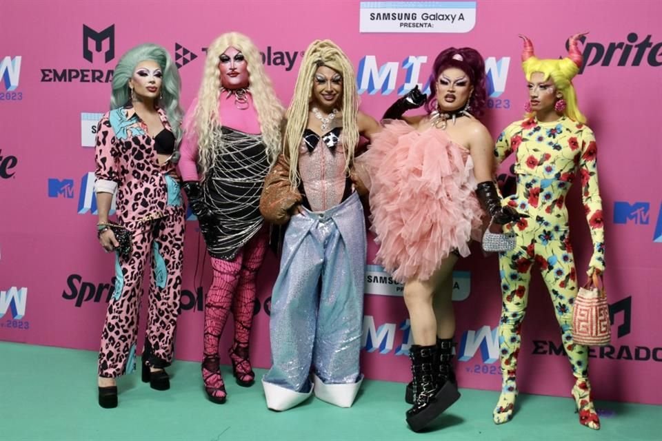 Con toda la actitud llegó el elenco de Drag Race México al Pepsi Center.