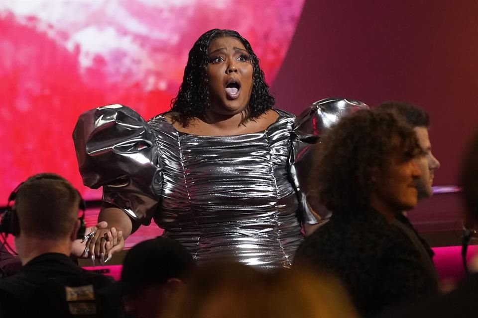 La cantante Lizzo ha perdido cerca de 220 mil seguidores tras la demanda por acoso sexual y ambiente de trabajo hostil que enfrenta.