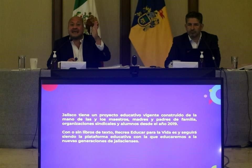 El Gobernador de Jalisco y el Secretario de Educación señalaron que los docentes de Jalisco podrán apoyarse con recursos publicados en internet en Recrea Digital.