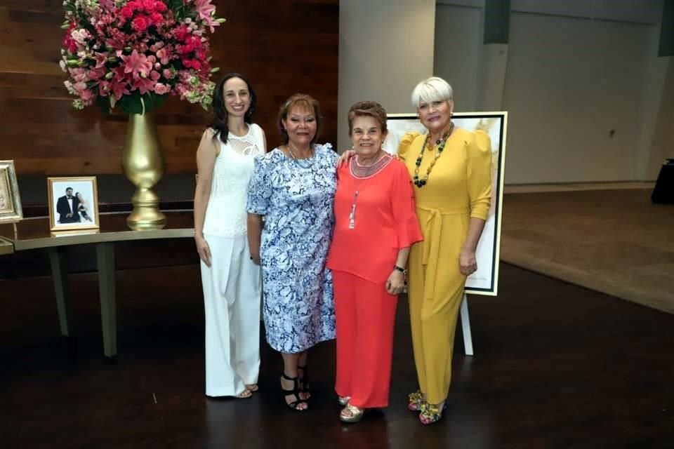 Angélica Huesca, Amada Fernández, María Elena Fernández y Paty Fernández