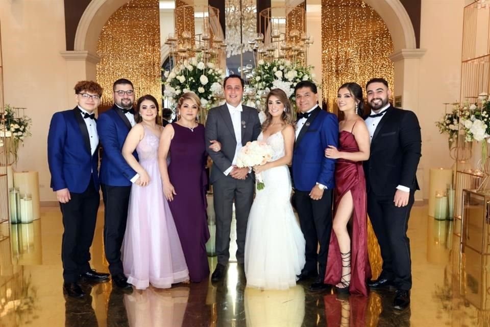 FAMILIA DE LA NOVIA Damián Manzano, Carlos Alberto Manzano, Anayancy Manzano, Blanca Aranda de Manzano, LOS NOVIOS, Carlos Manzano Romero, Karla Manzano y Eder Lozano