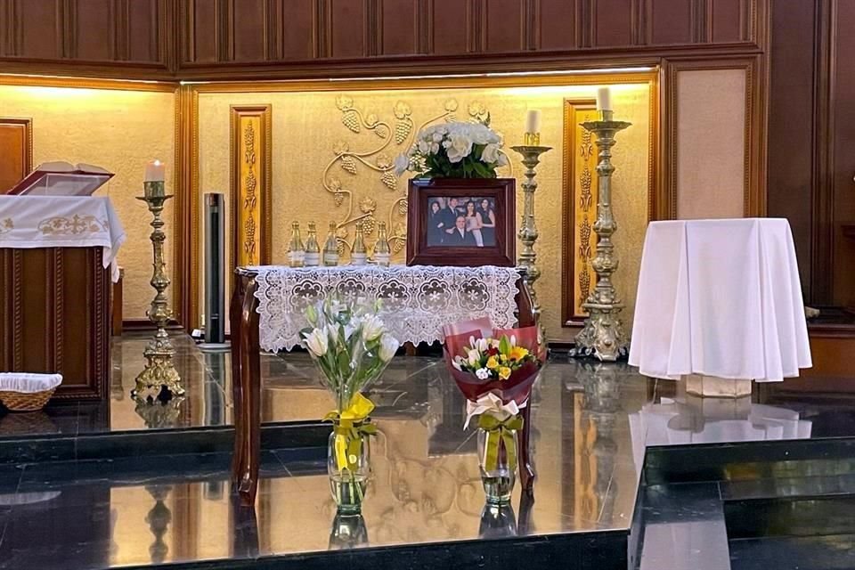 Vecinos y familiares despidieron ayer con una misa a los Sifuentes González. En el altar fueron colocadas las cenizas de los cinco junto a una foto.