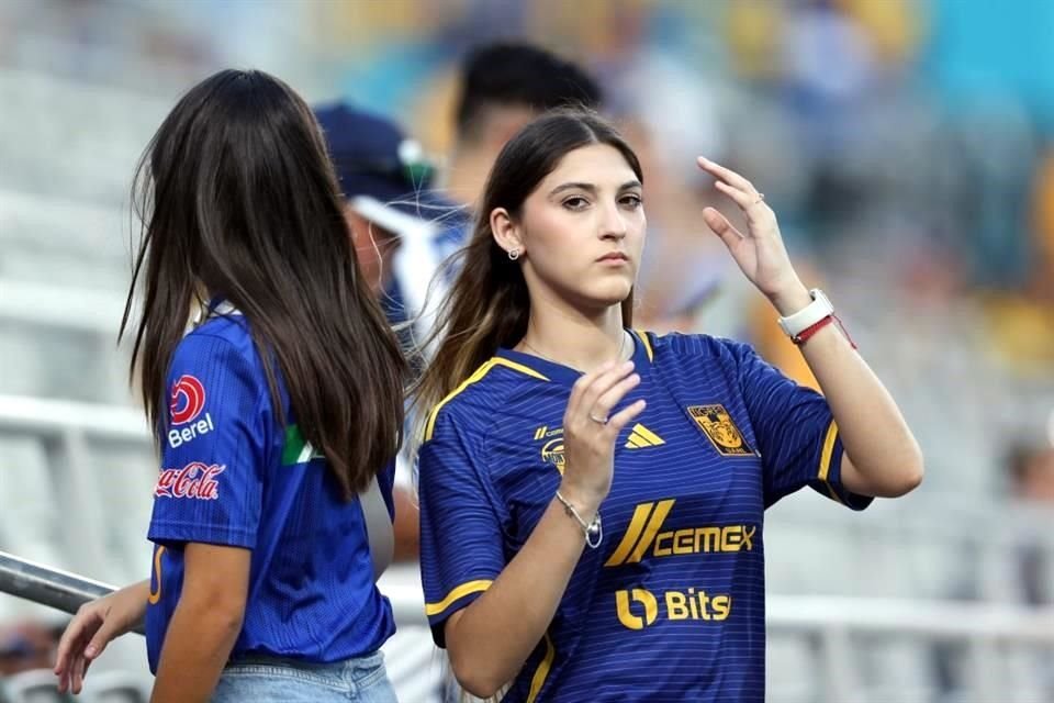 El color previo al Clásico.