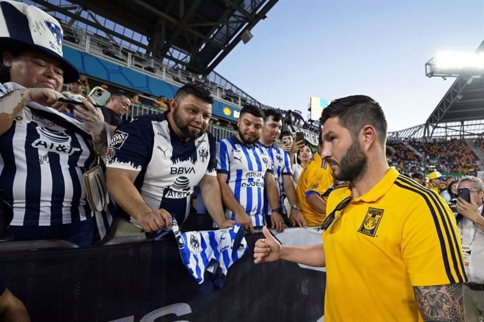 El color previo al Clásico.