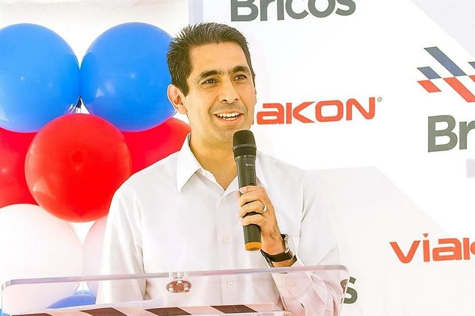 Emanuel Benavides.