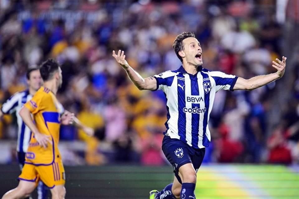 Sergio Canales anotó el penal al cobrarlo de gran forma, para el 1-0 del partido.