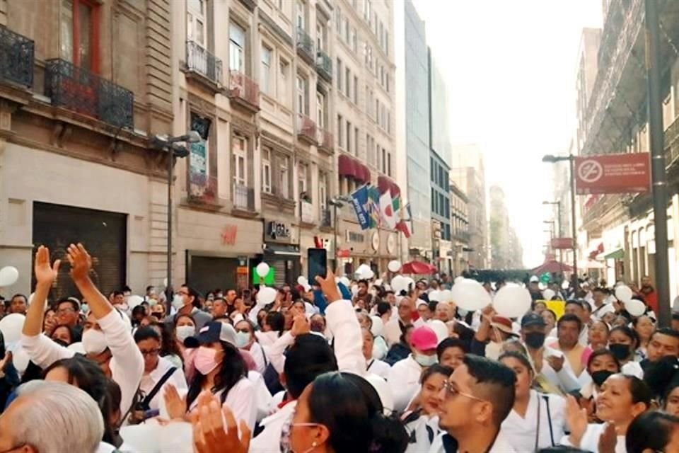 El personal de salud que se manifestó por mejores condiciones laborales fue encapsulado.