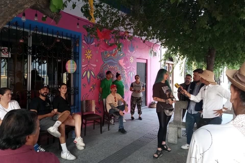 Los vecinos del Barrio Antiguo se reunieron ayer para solicitar que el Municipio de Monterrey mejore el drenaje, la iluminación y combata el ambulantaje.