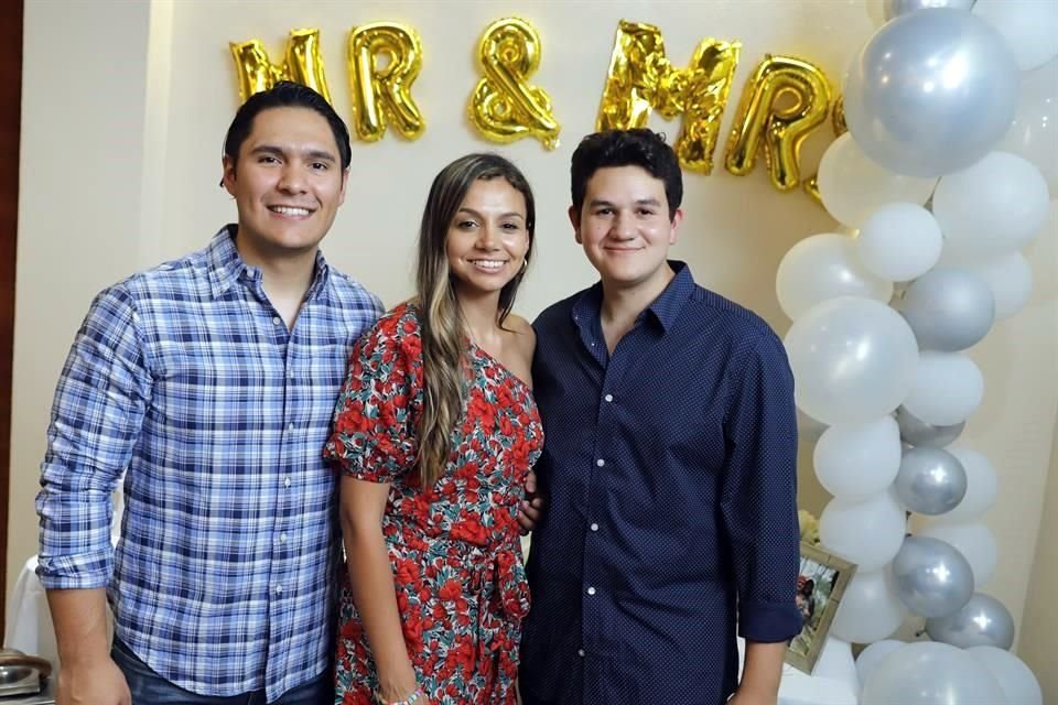 Carlos Sánchez, Alondra Gómez y Juan Carlos Gómez