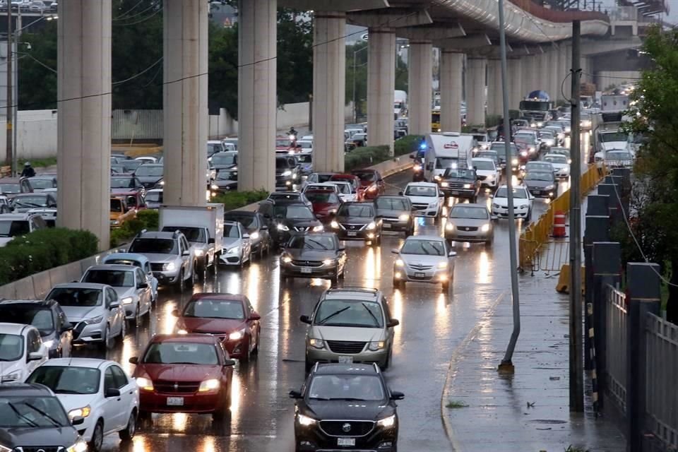 Al ser hora pico, esto ha complicado distintas avenidas de la Ciudad.