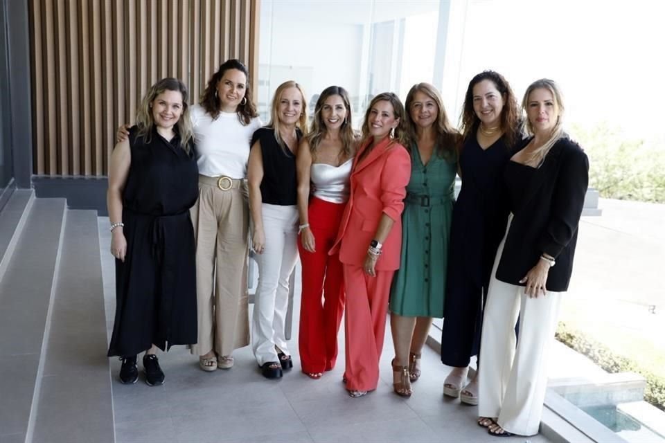 Diana López, Carolina Martínez, Brenda Ruiz, la festejada, Carmen Vela, Alicia Constantini, Margarita Elizondo y Karla Esquer