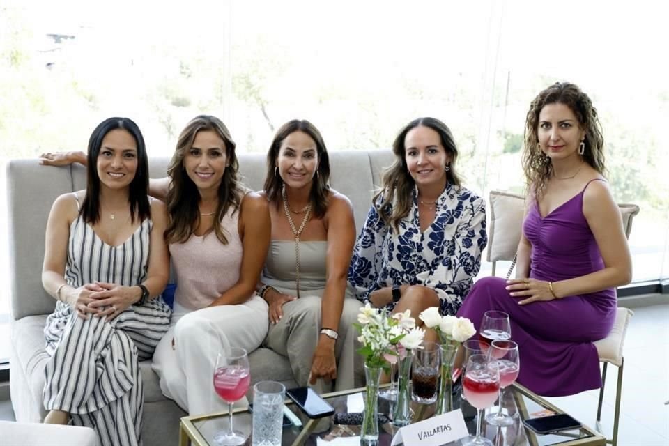 Liliana González, Éricka de Pineda, Mayra de Cavazos, Paola Soto y Cecilia Pérez