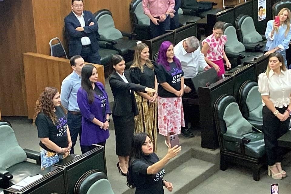 Con 23 votos a favor en el Congreso, Cecilia Robledo toma protesta como una nueva integrante de la bancada del PAN en sustitución de Adame.