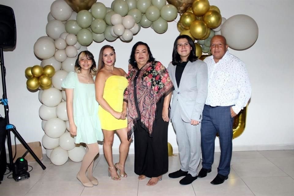 Carolina Rodríguez, Cristal Ruiz, Martha Vilchis, Íker Rodríguez y Javier Rodríguez