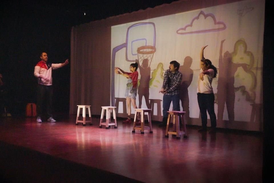 Se estrena la puesta en escena 'Joy Robota' del Centro Cultural Helénico, la cual hace cuestionamientos sobre la relación padre e hijo.