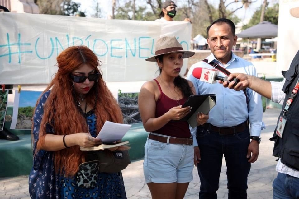 Integrantes del colectivo #UnRíoEnElRío aseguran que un Tribunal les otorgó una suspensión provisional para detener la tala de árboles.