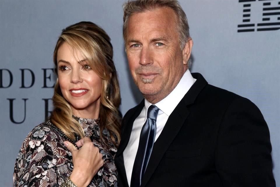 Christine Baumgartner, esposa de Kevin Costner, estaría obstaculizando el proceso de divorcio, acusa el propio actor.