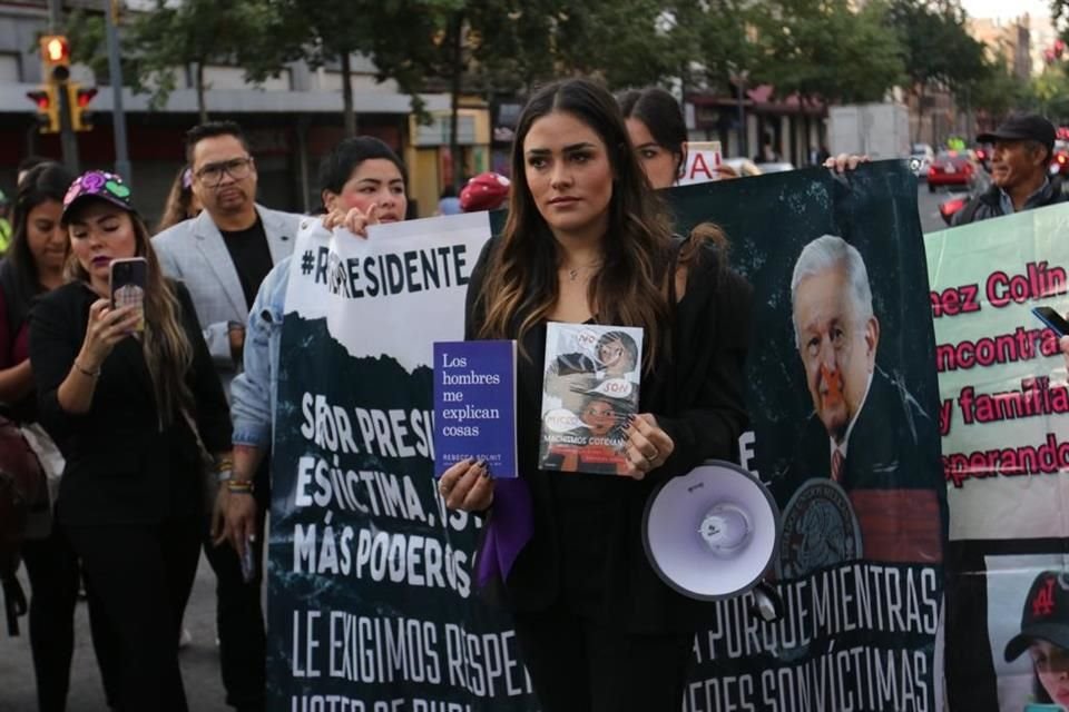 Al centro, Alessandra Rojo de la Vega.