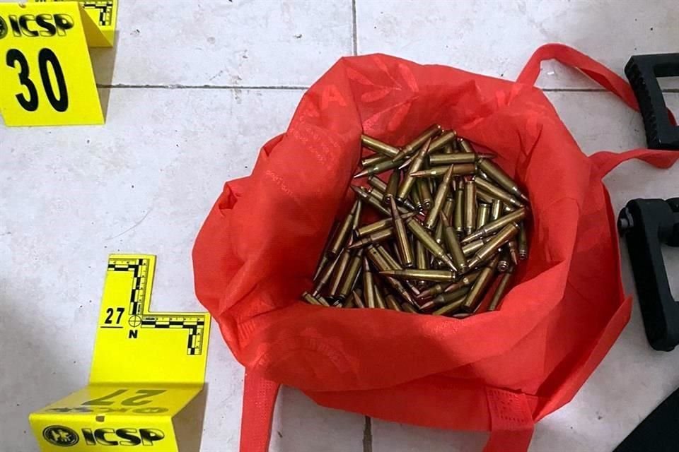 Autoridades aseguraron balas de arma larga.