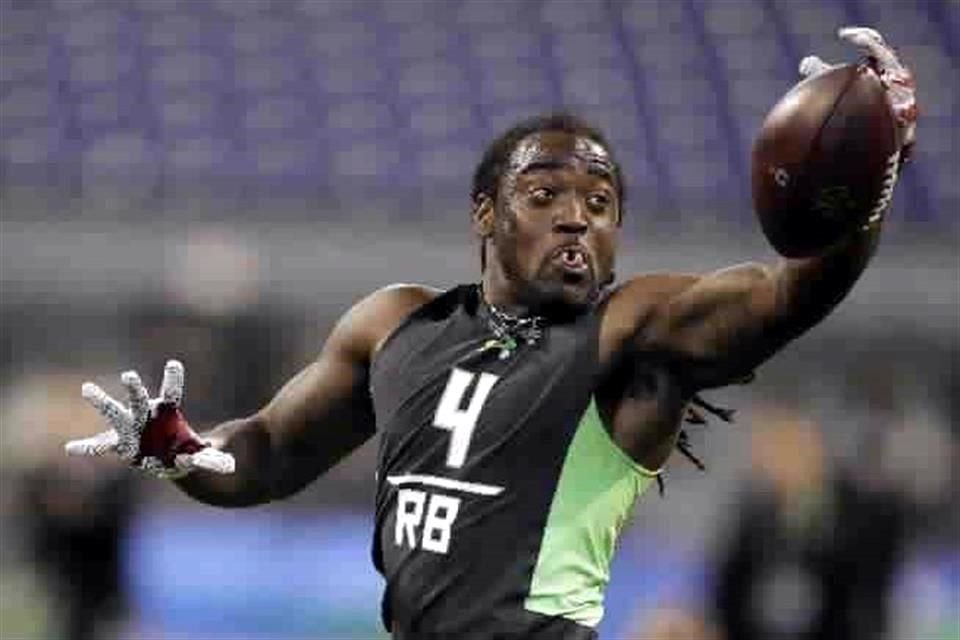 Alex Collins en el 2016 previo a llegar a los Seahawks, su primer equipo en la NFL.